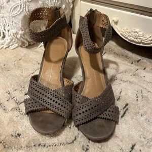 Elegant Perforated Ankle Strap Sandals - Gray